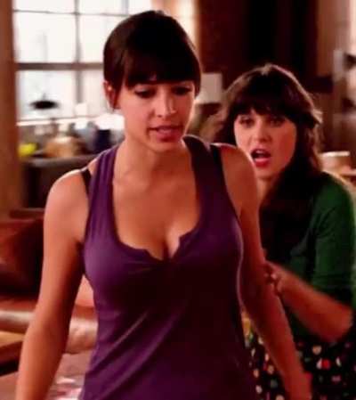 Hannah Simone