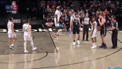 [Highlight] Blake Griffin steps over Thanasis
