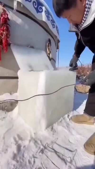 Холодильник из льда