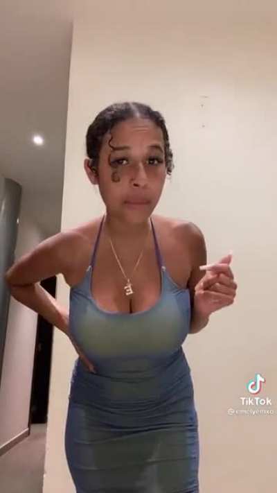 I would love to suck those melons