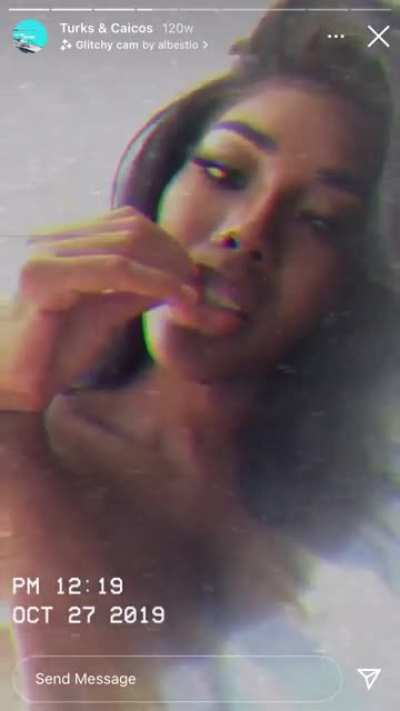 She&rsquo;s so fucking pretty😍