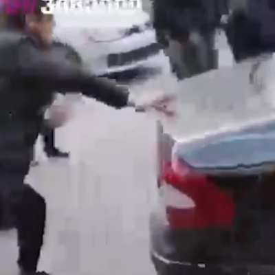 A real hero helps his friend escape the police