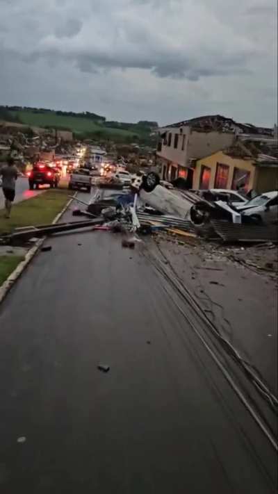 Isso é rio bonito hoje depois do temporal
