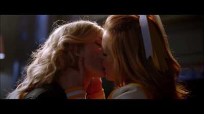 23-year-old Samara Weaving and 18-year-old Bella Thorne