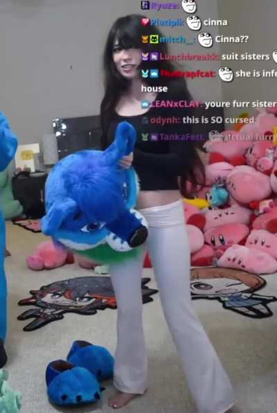 Emiru trying on her fur suit w/ Cinna &amp;amp; Rosii - July 2025