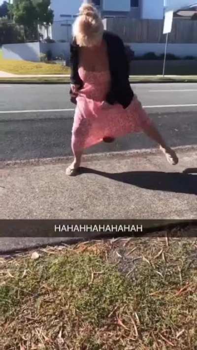 WCGW Woman tries to befriend rat; rat attemts friends with benifits.