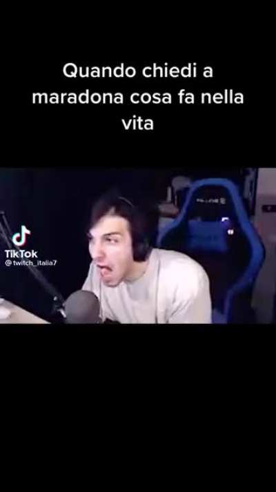 Maradona ma che ca🅱️🅱️o fai?