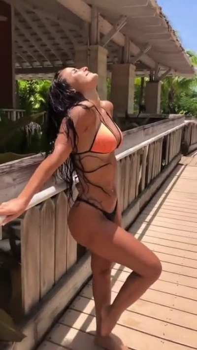 That&rsquo;s quite a big 🍑😳
