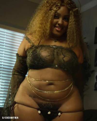 Ebony Goddess Teases her Hairy Pussy