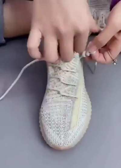 As long as you have a sausage you can unlock a new way to tie the Adidas Yeezy 350 Boost V2 "Citrin" laces🤭