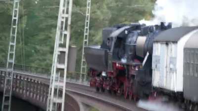 The Class 52 steam locomotive can go backwards as fast as forwards (80km/h). Deutschherrnbr&uuml;cke, Frankfurt, Germany 2020