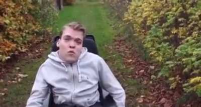Video viser Kristian Heegaard chikanere en kvinde p&aring; vej til fest
