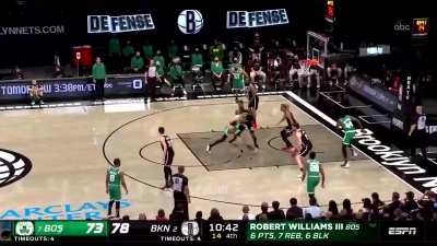 [Highlight] Tatum throws the lob up to Robert Williams to bring the lead to just 3