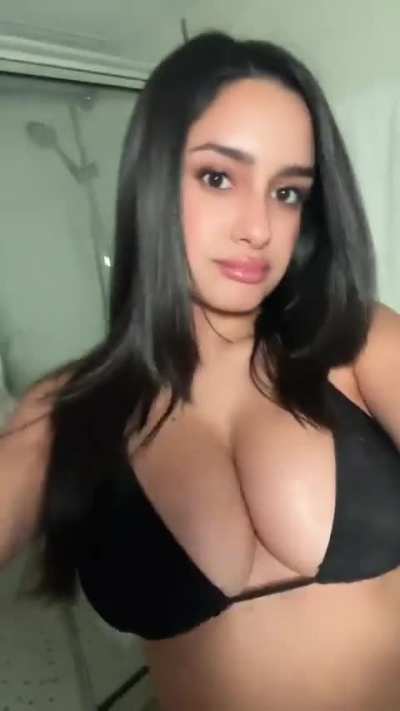 Does Carissa&rsquo;s jugs make her a TikTok ho? (Link in comments)