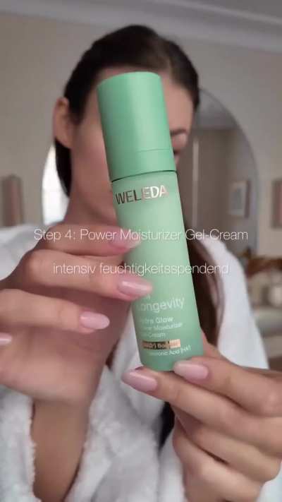 "Glowy skin in 3 minutes" - IG December 2025
