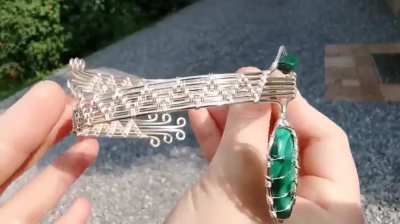 I made a leaf armlet with malachite gemstones and wire.