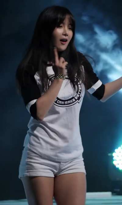 Rainbow Hyunyoung Spray a Load All over her Tummy