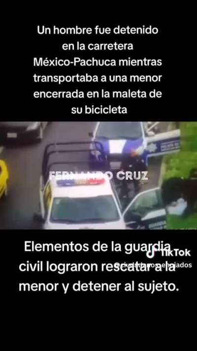 En la autopista M&eacute;xico-Pachucha un hombre fue detenido y de la maleta de su bicicleta fue sacada una ni&ntilde;a que presuntamente hab&iacute;a robado metros atr&aacute;s del lugar en donde fue capturado.