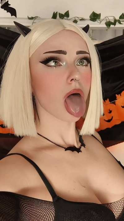 Come and fill me up with your candy like it&rsquo;s trick or treat, you&rsquo;re in? 💦