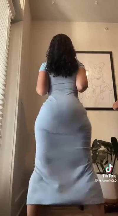 Clapping in the dress 🍑