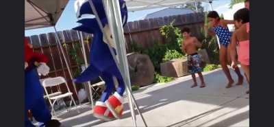 Sonic &amp;amp; Mario putting it down on the dance floor!