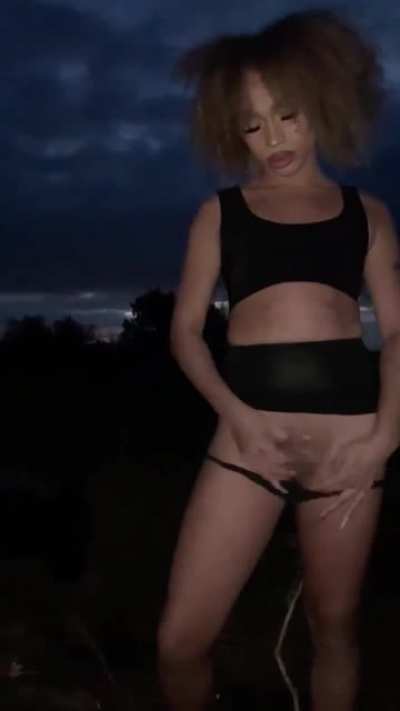 SexyFem Chick in public flashing smacking 😍😍😍