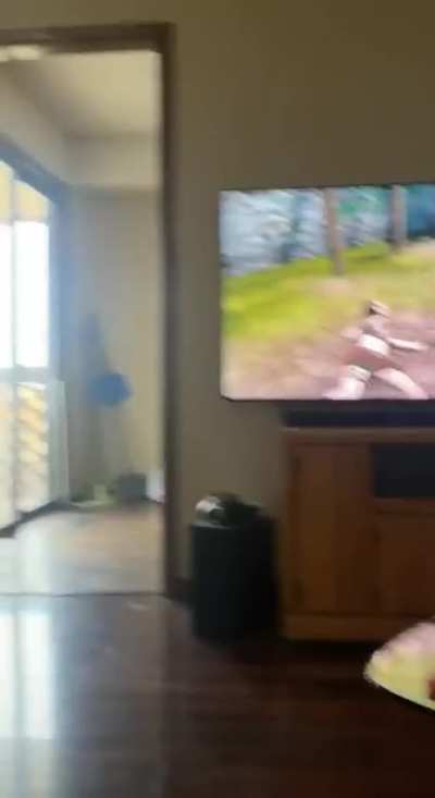 My friend playing B&amp;amp;S for the first time 🤣 caught his first ever decap on video!