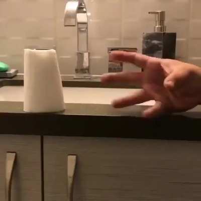 &Eacute; assim que homens com menos de 1.70cm vivem kkkkkk