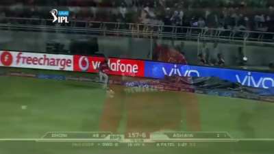 23 runs in 6 balls and MSD finishes off in style.🔥😎