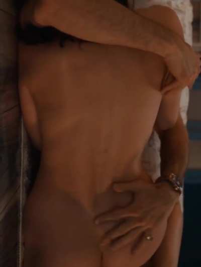 Shelley Hennig 
