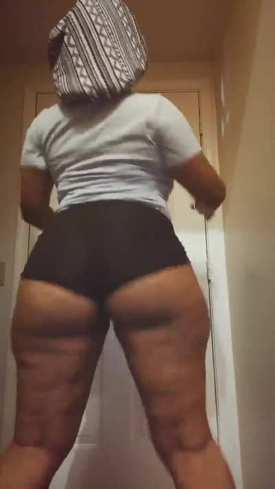 BBW making ts clap