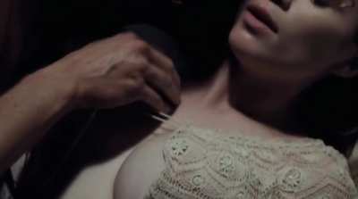 Hayley Atwell frees her busty plots in 'The Pillars of the Earth'