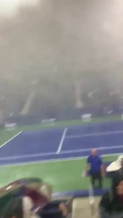 Here's how bad the weather was inside Louis Armstrong Stadium last night... with the roof closed (From @SolomonRapoport on Twitter)
