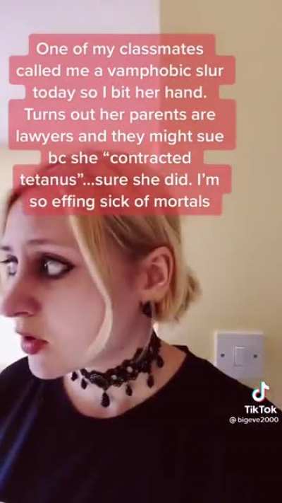 Girl that thinks she's a vampire