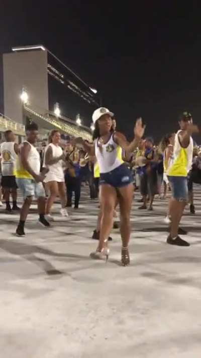 How to dance Samba