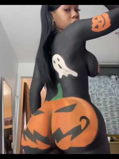 i'd let her be my "boo" 👻🎃 😂🥁
