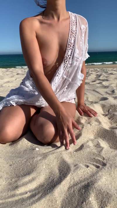 Love the beach &hellip; the view is perfect! Waiting for you on my FREE ONLYFANS! Link bellow