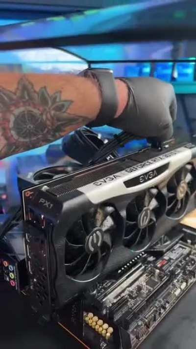 @overkillcomputers built a fish tank gaming PC