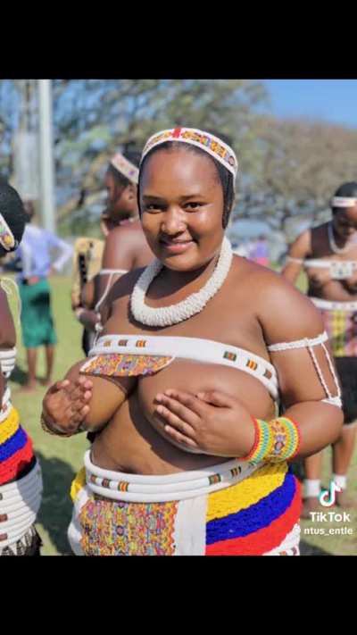 This is HugeBoobs 😲