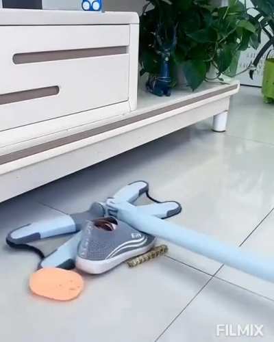 И часто там на полу раки со змеями в качестве мусора?