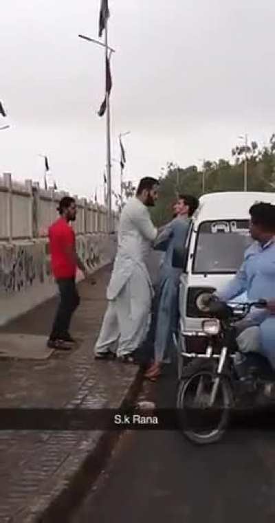Guy pulls out cock in road rage in Pakistan 