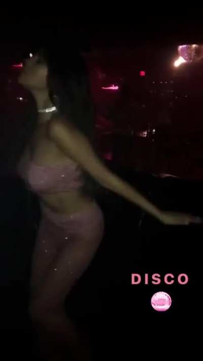 I bet Selena Gomez got fucked the night she wore this outfit