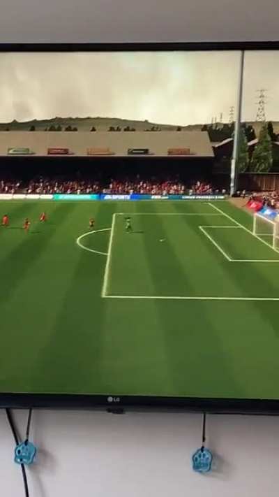 Can someone explain how that wasn&rsquo;t offside and why the goal was allowed (sorry for bad quality)