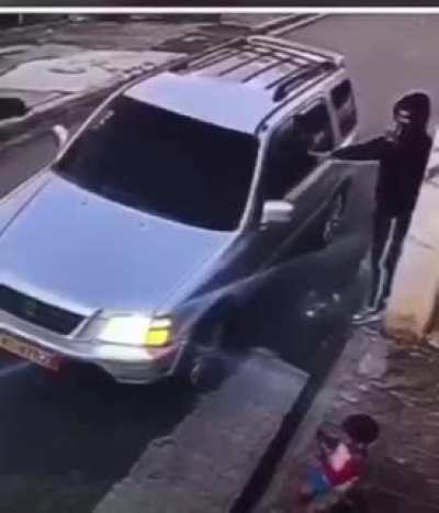 Someone trying to kidnap a kid