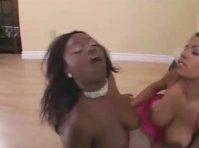 shot his load in her braced mouth then she swaps it with her friend ✨💖
