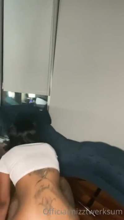 MIZZ TWERKSUM