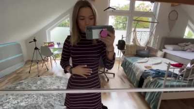 Julia Beautx im s&uuml;&szlig;en Kleidchen - Quelle: &bdquo;ICH TRAGE EINE WOCHE NUR JANAS KLAMOTTEN (also eig 4 Tage lul)&ldquo;