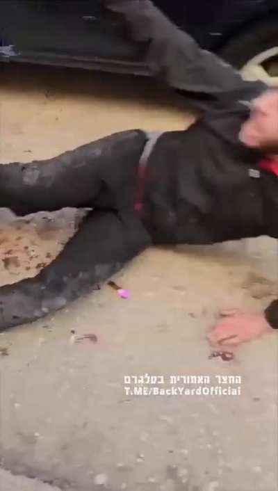 Israeli Border Police films a tutorial on how to apply a tourniquet during a real event.