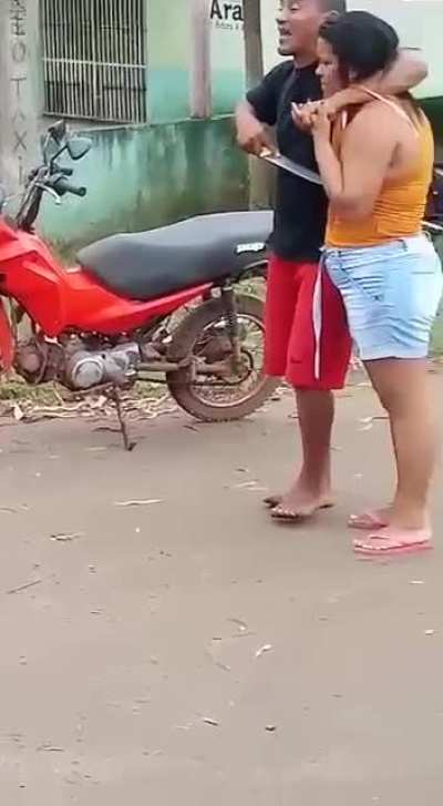 🇧🇷 Brazilian sniper saves hostage from crazy man threatening her with a butcher knife