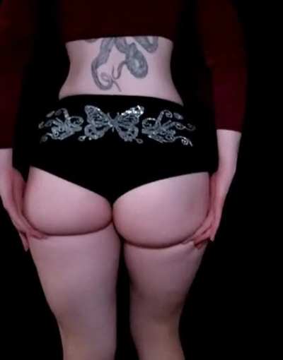 Grabbing &amp;amp; jiggling my 🍑